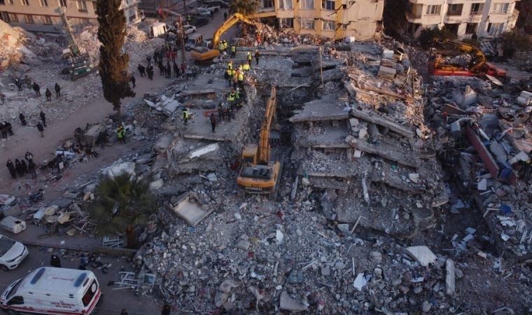 Depremde yıkılan binanın inşaat mühendisi, farklı projelerini örnek göstererek kendini savundu