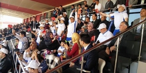 Özel Taraftarlar, Büyükşehir Belediye Spor`a galibiyeti getirdi