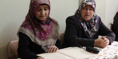 85 Yaşında Kur`an-I Kerim Okumayı Öğrendi