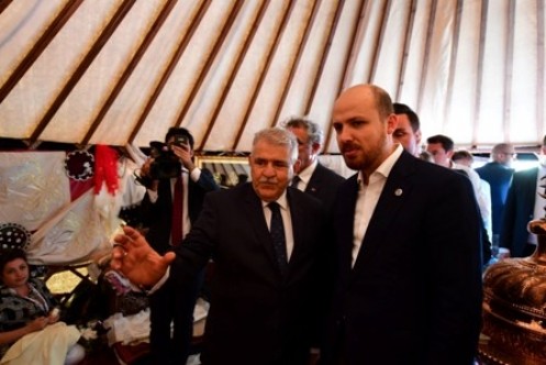 Erdoğan, Onikişubat Belediyesi Çadırını Ziyaret Etti