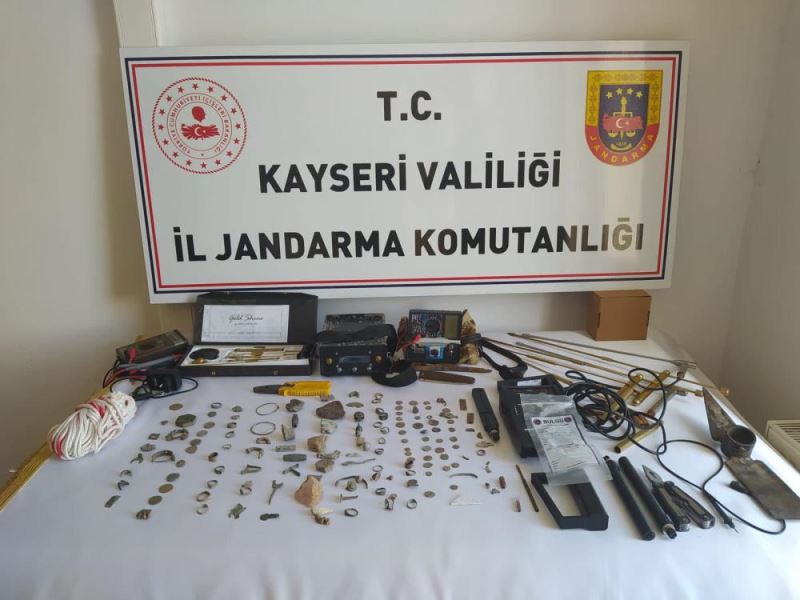 115 parça tarihi eser ele geçirildi
