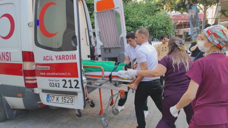 3 kız öğrencinin bıçakla yaralandığı kavgada baba ve kızı tutuklandı