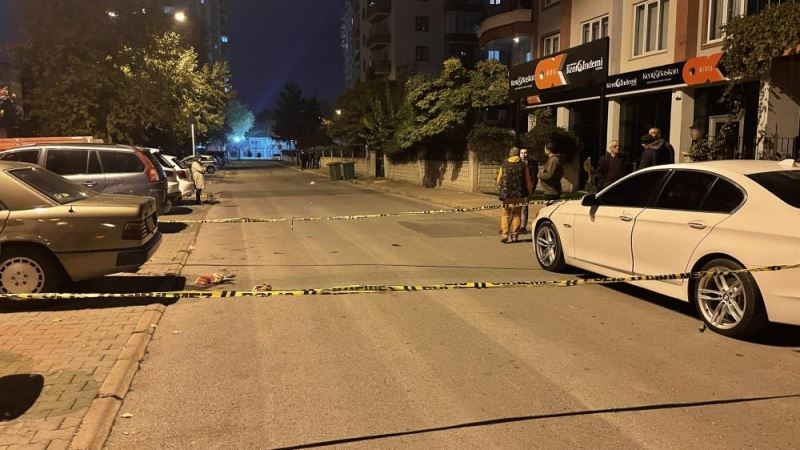 Komşuların gürültü kavgasında 2 kişi bıçakla yaralandı