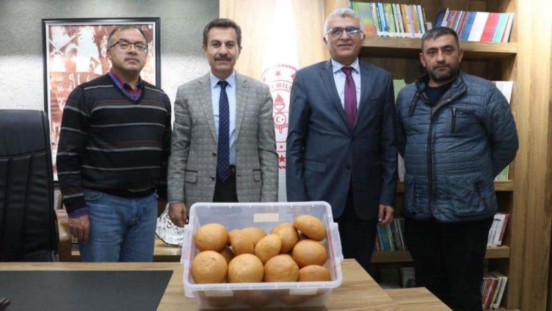 Lise öğrencileri okul atölyesinde ekmek üretimine başladı