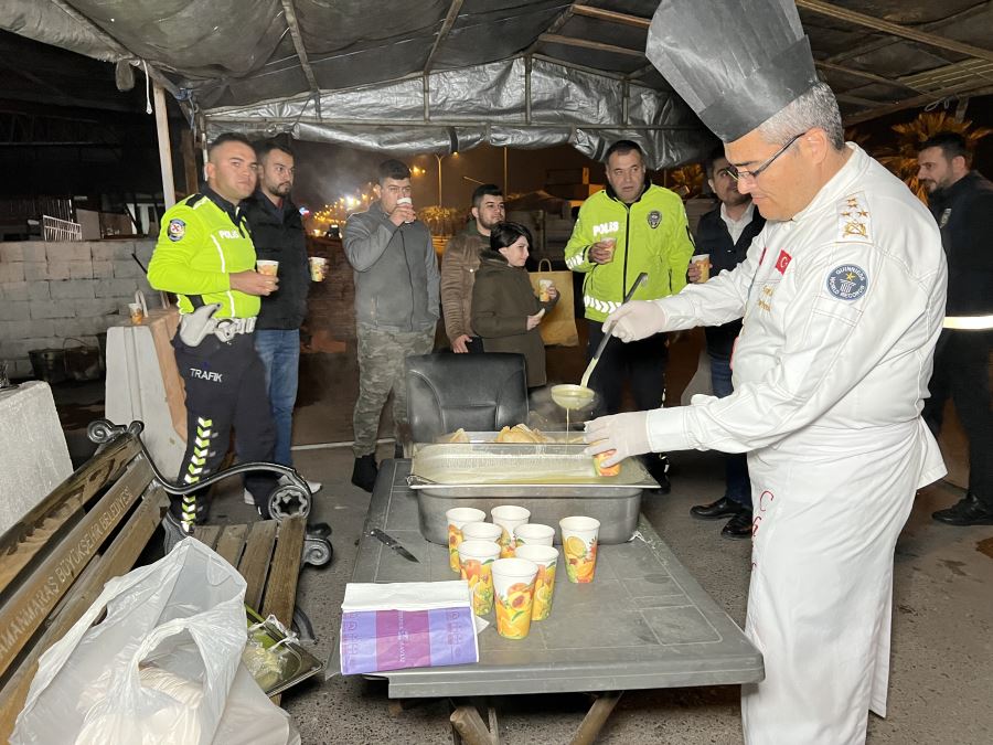 Bir Bardak Sıcak Çorba ile Gönülleri Fethetti  