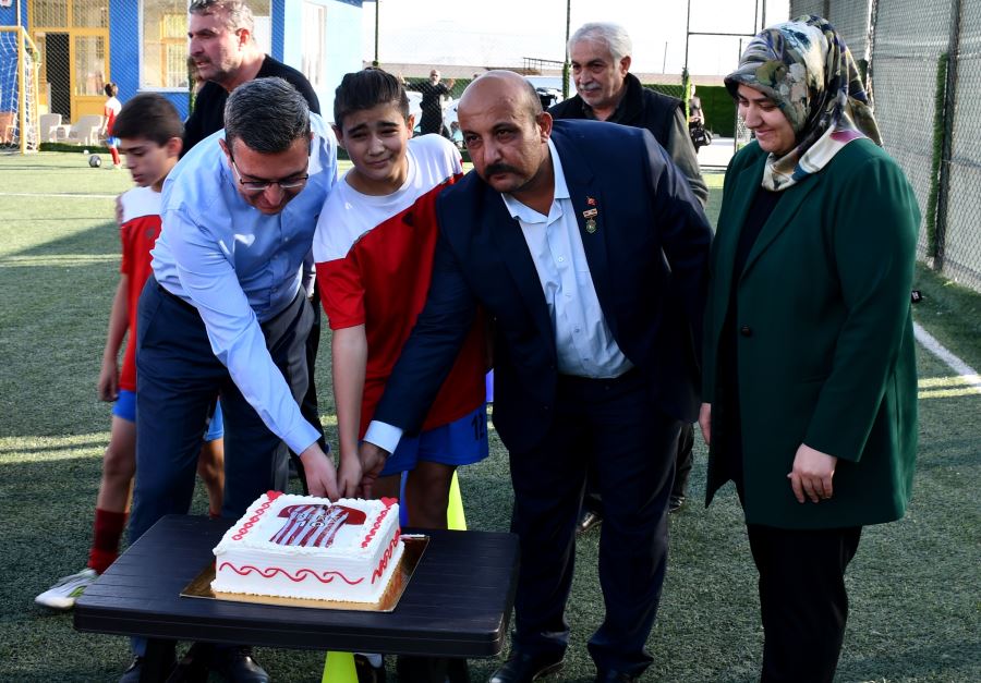 Şehit çocuğuna sürpriz doğum günü kutlaması