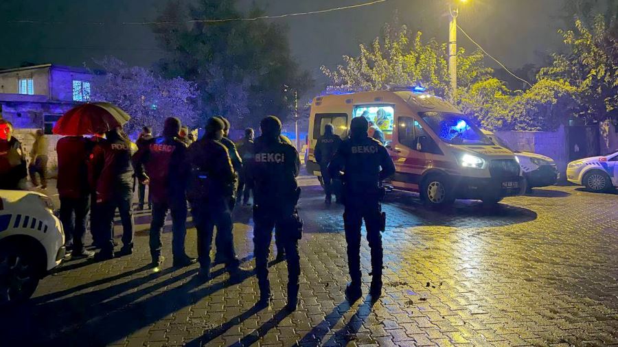 Komşu iki aile arasında çıkan silahlı kavgada 1