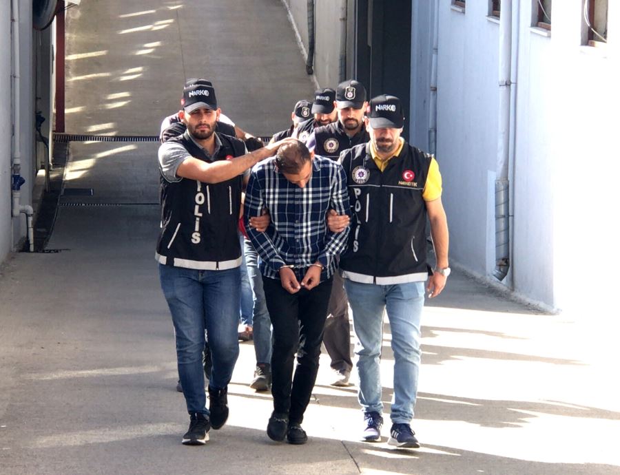 Otomobilde 27,5 kilogram esrar ele geçirildi