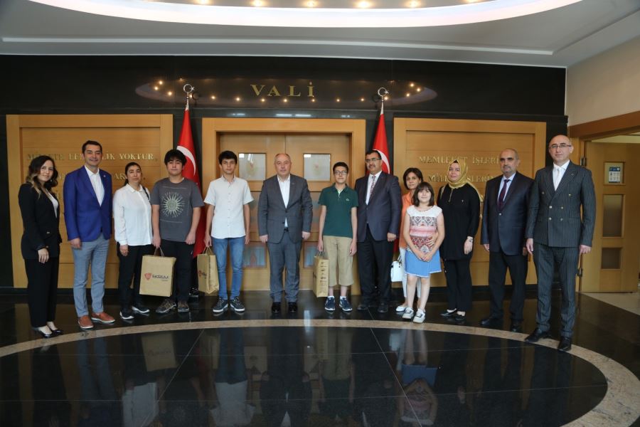 LGS TÜRKİYE ŞAMPİYONLARI VALİ COŞKUN TARAFINDAN TEBRİK EDİLDİ