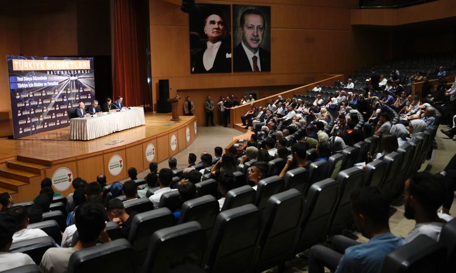 Yeni Dünya Düzeninde Türkiye İçin Riskler ve Fırsatlar Konulu Panel 