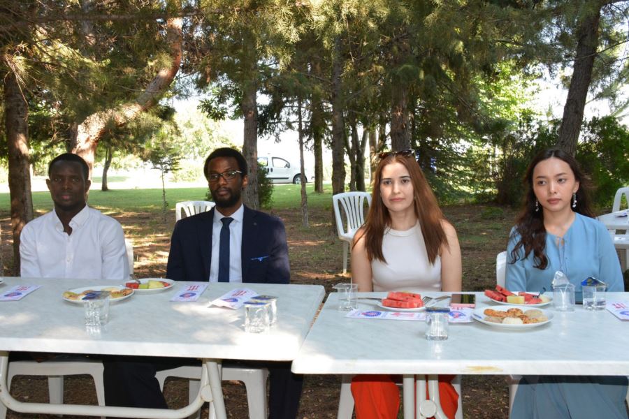 Rektör Can, Bayram Arifesinde Yabancı Uyruklu Öğrencilerle Bir Araya Geldi