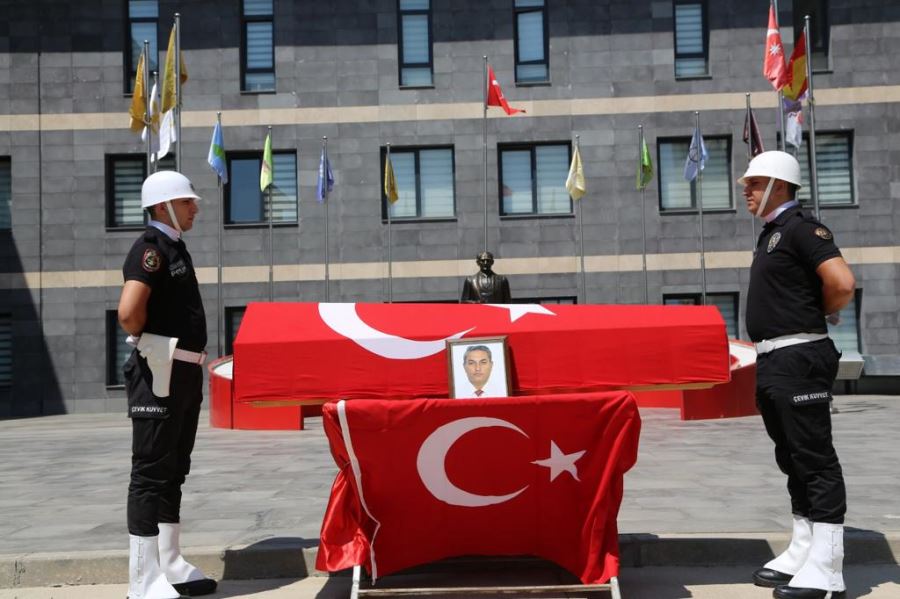 Polis Memuru ve Ailesi Ebediyete Uğurlandı