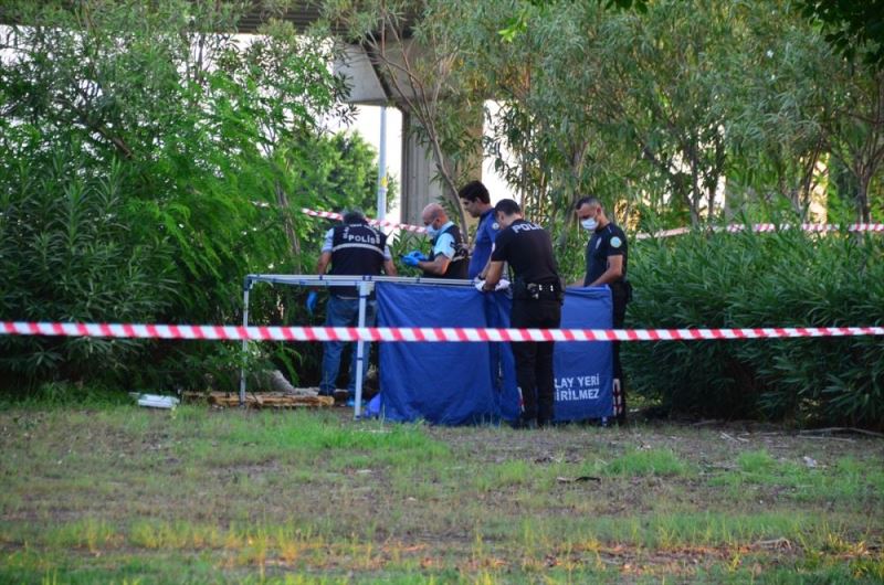 Antalya’da yol kenarında erkek cesedi bulundu