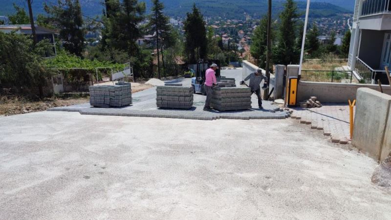 Bucak Belediyesinin hedefi bu sezon 30 kilometre sıcak asfalt