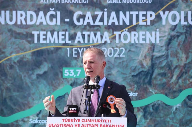 Bakan Karaismailoğlu, Nurdağı-Gaziantep kara yolunun temel atma törenine katıldı: