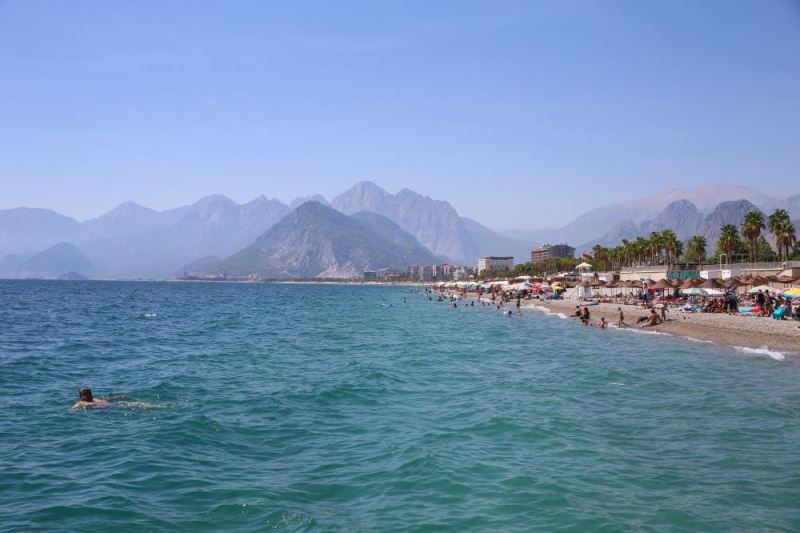 Antalya sahillerinde yoğunluk azaldı