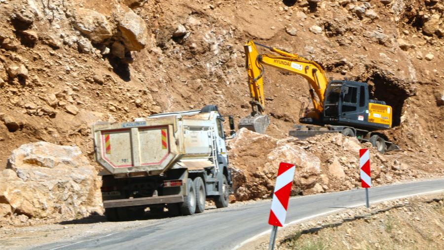 Fırnız’ın Sarp Yollarında Ulaşım Kolaylaşıyor 