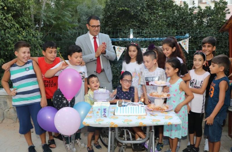 Silifke Belediyesinden engelli çocuğa doğum günü sürprizi
