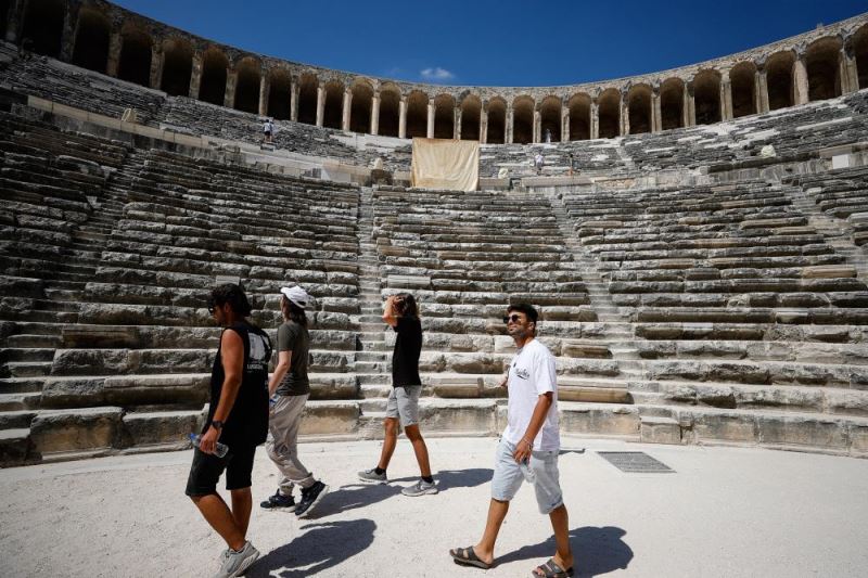 Yurtlar ücretsiz tahsis edilince yaklaşık 10 bin gencin tercihi Antalya oldu