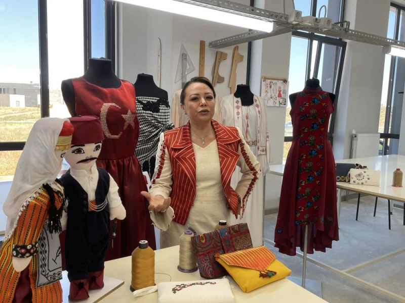 Geleneksel kumaşlardan üniversite sanayi iş birliğiyle modern kıyafetler üretiliyor