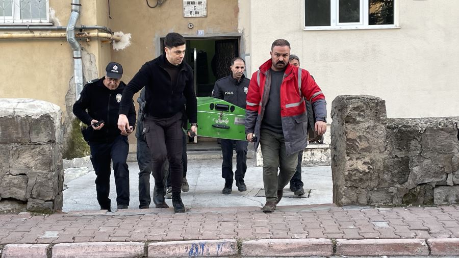 Bir kişi evinin banyosunda ölü bulundu