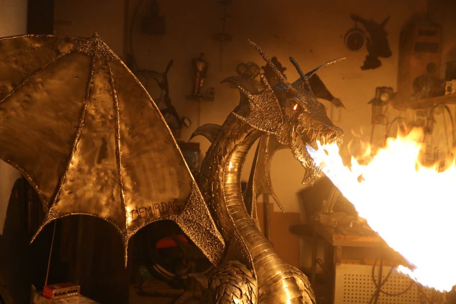 Metal malzemelerden alev püskürten 