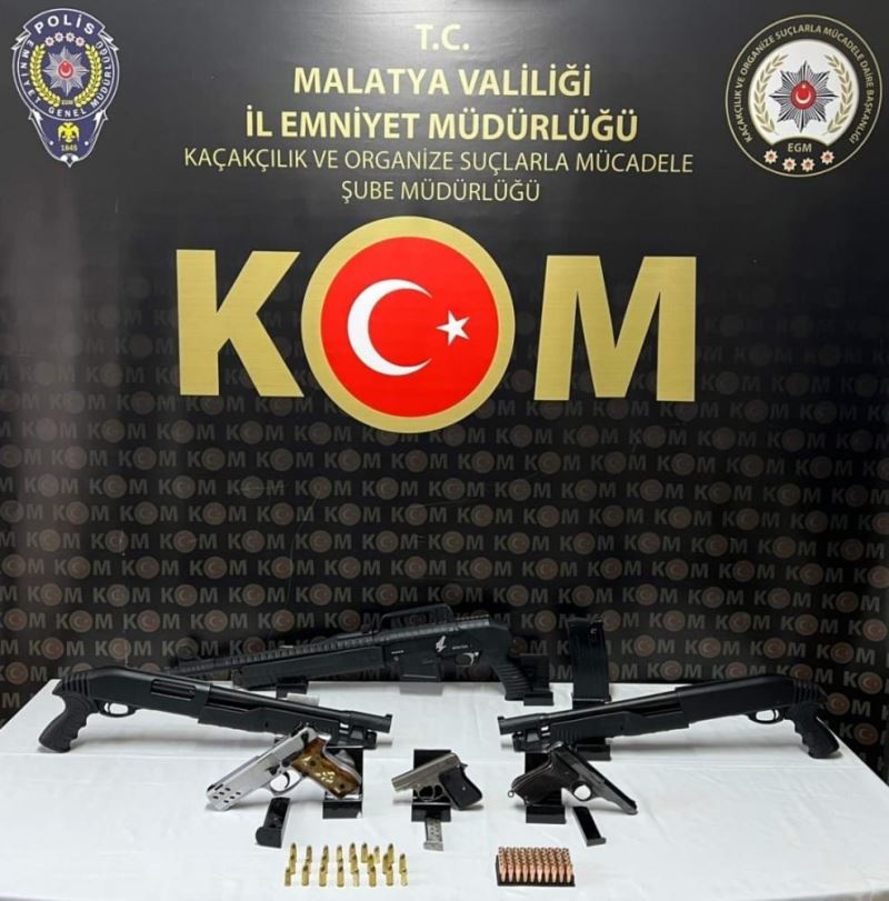 İş yerinde 6 ruhsatsız silah ele geçirildi
