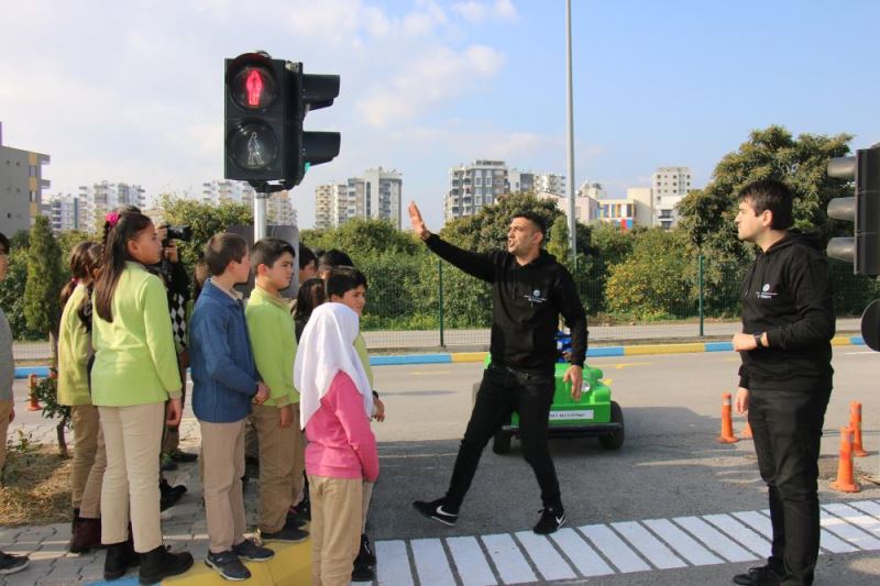 Çocuklar için trafik eğitim parkuru oluşturuldu 
