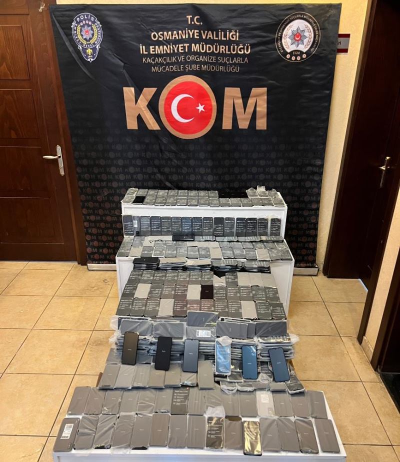 Mısır yüklü tırda 283 gümrük kaçağı cep telefonu ele geçirildi