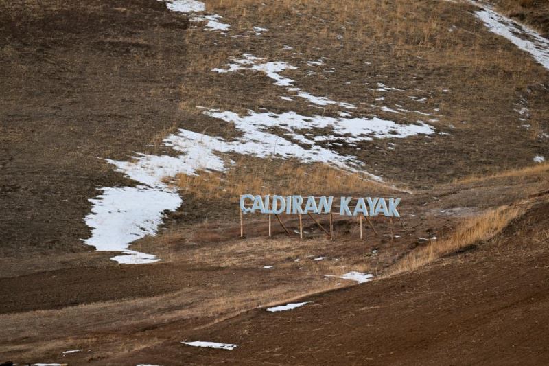 Kar yağmayınca kayak sporcuları antrenman için Erzurum ve Kayseri