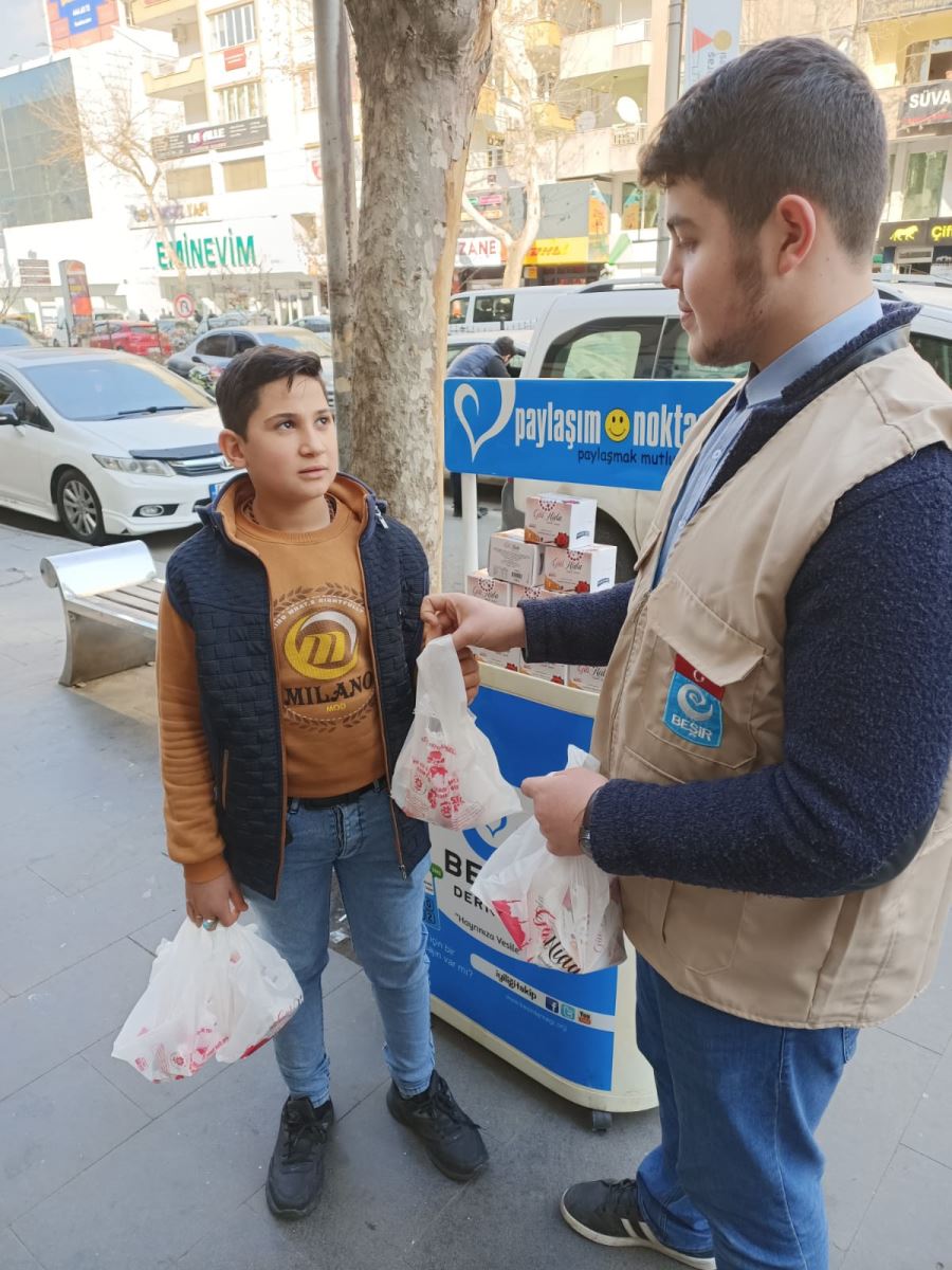 Beşir Derneği Kahramanmaraş temsilciliğinden kandil simidi ikramı