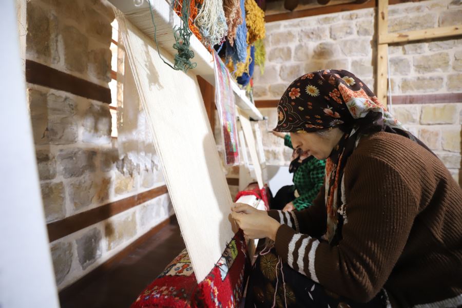 Dulkadiroğlu Konağında , Halı Dokuma, Aba Ve Keçe Kursu