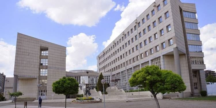 Gaziantep Büyükşehir Belediyesi, üniversite öğrencilerine yemek dağıttı