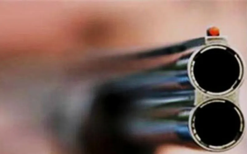 11 yaşındaki çocuk tüfekle oynarken annesini ve kız kardeşini yaraladı