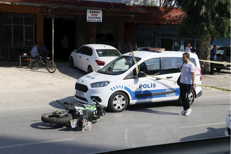 Yayaya ve minibüse çarpan motosikletin sürücüsü öldü