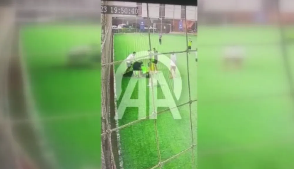 Halı sahada kalp krizi geçiren kişi öldü