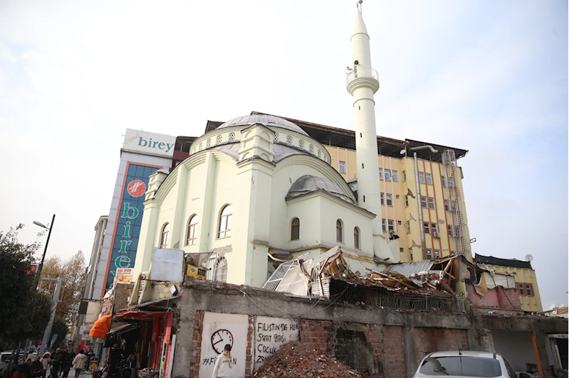Depremde ağır hasar alan Tekke Camisi aynı yerine yapılacak
