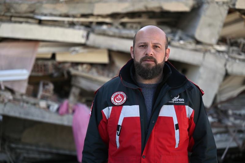 Alperenler deprem bölgesinde arama kurtarma ve yardım çalışmalarına katılıyor 