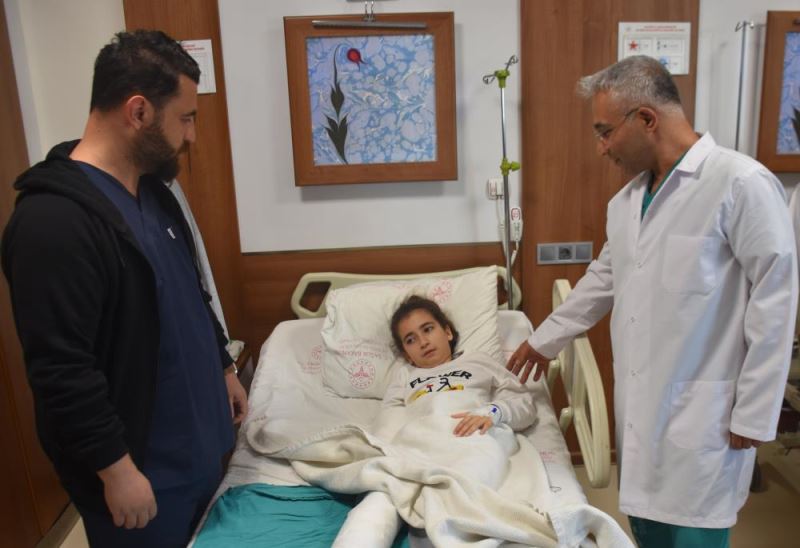 Sesini kuzenlerine duyurarak enkazdan kurtuldu