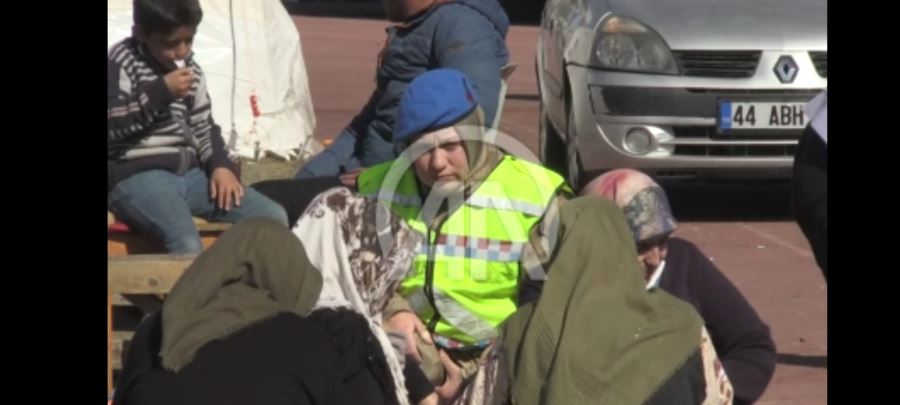 Mavi bereli kadınlar Adıyaman