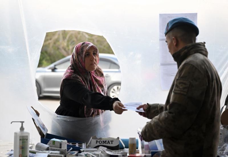 Türk Eczacıları Birliği depremzedelerin ilaca erişimi için 10 ilde 26 sahra eczanesi kurdu