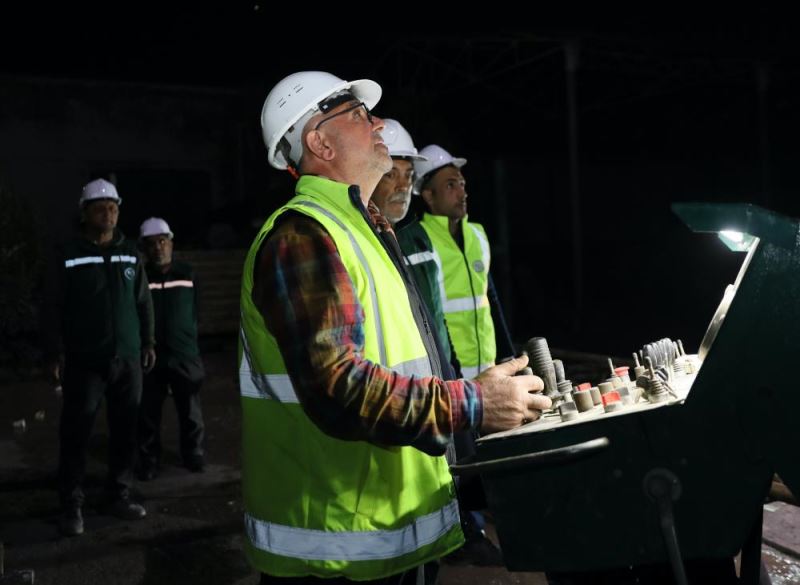 Depremde eşini ve oğlunu kaybeden DSİ personeli acısını kalbine gömüp işinin başına geçti