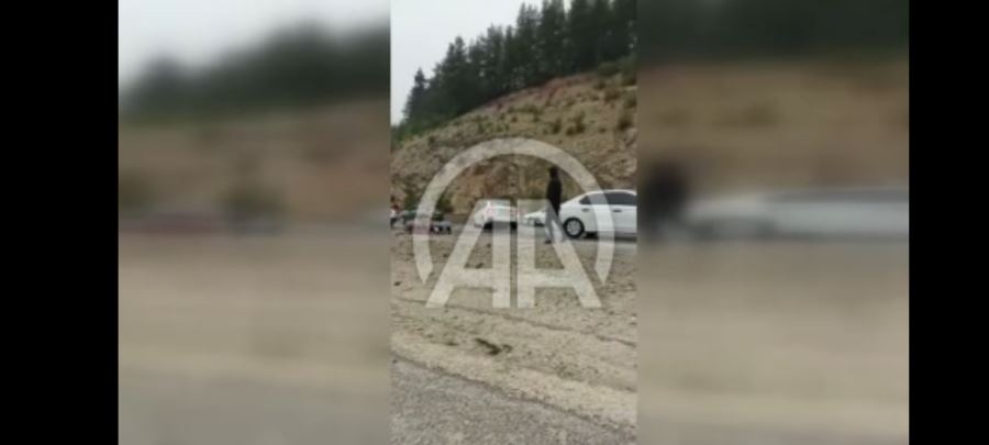 İki otomobilin çarpıştığı kazada 2 kişi öldü, 4 kişi yaralandı