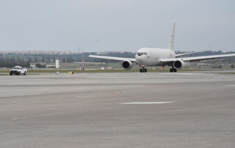 Japonya Öz Savunma Kuvvetlerinin yardım malzemesi taşıyan uçağı İncirlik Üssü