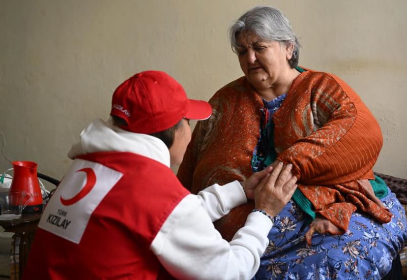 Fil hastası 230 kiloluk kadın bütün depremleri evinde yaşadı