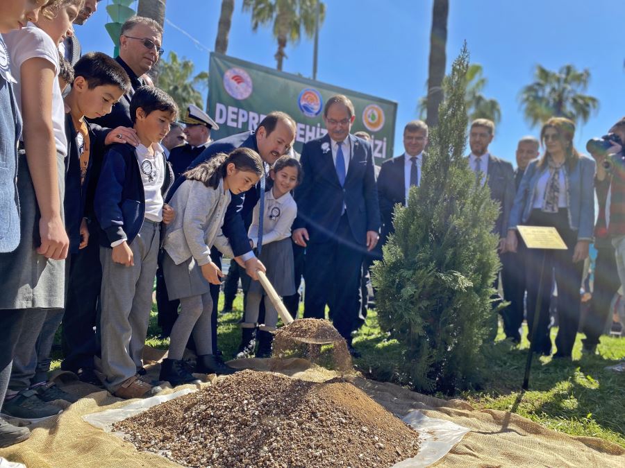 Kahramanmaraş merkezli depremlerde hayatını kaybedenler anısına Mersin