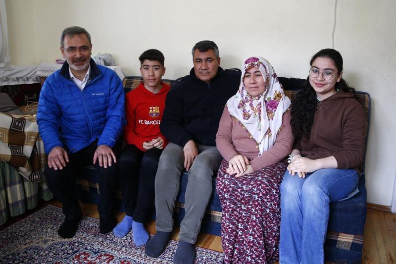 Kayserili hayırsever aile 3 katlı bağ evini depremzedelere açtı