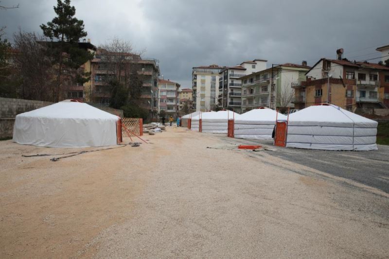 Depremden etkilenen kadın belediye çalışanları için 10 otağı kuruldu