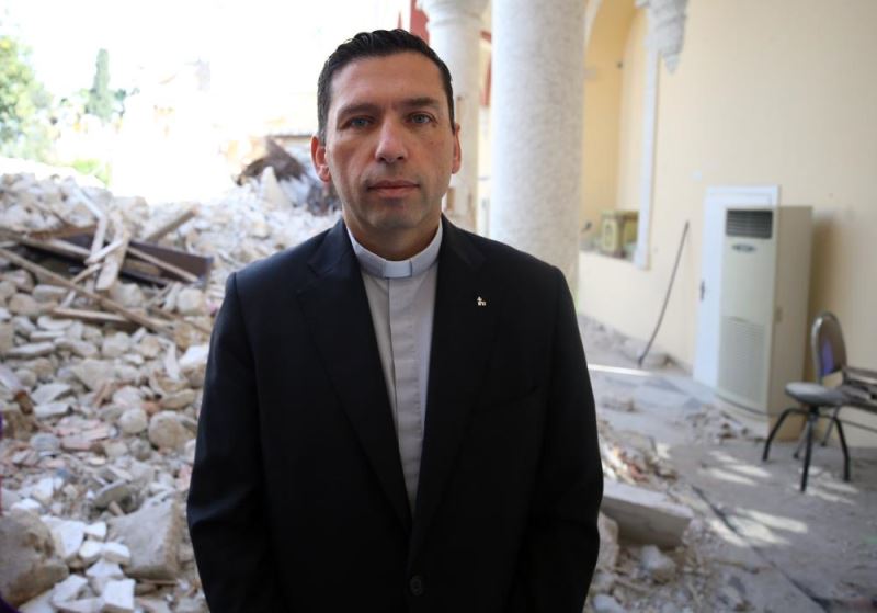 Latin Katolik cemaati, depremde yıkılan kiliselerinde yeniden ibadet edeceği günü bekliyor