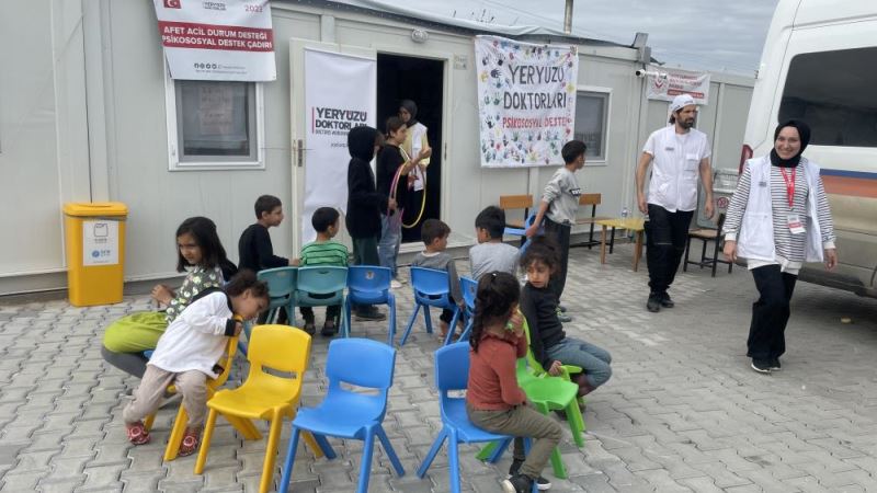 Yeryüzü Doktorları depremzede çocuklara psikososyal destek sağlıyor